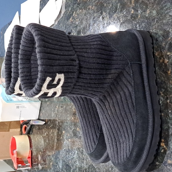 Uggs women's (mid calf boots) size 8 - Picture 3 of 5